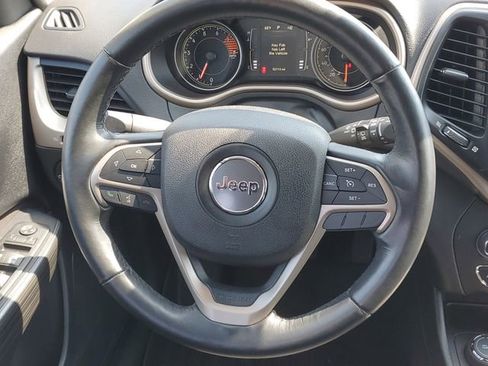 Used 2016 Jeep Cherokee Latitude w/ Comfort & Convenience Group AWD/4WD image 14