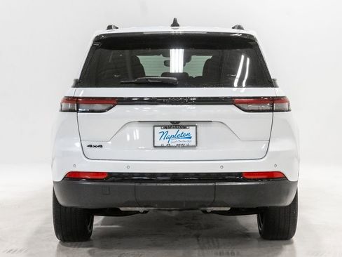 Certified 2024 Jeep Grand Cherokee Altitude AWD/4WD image 29