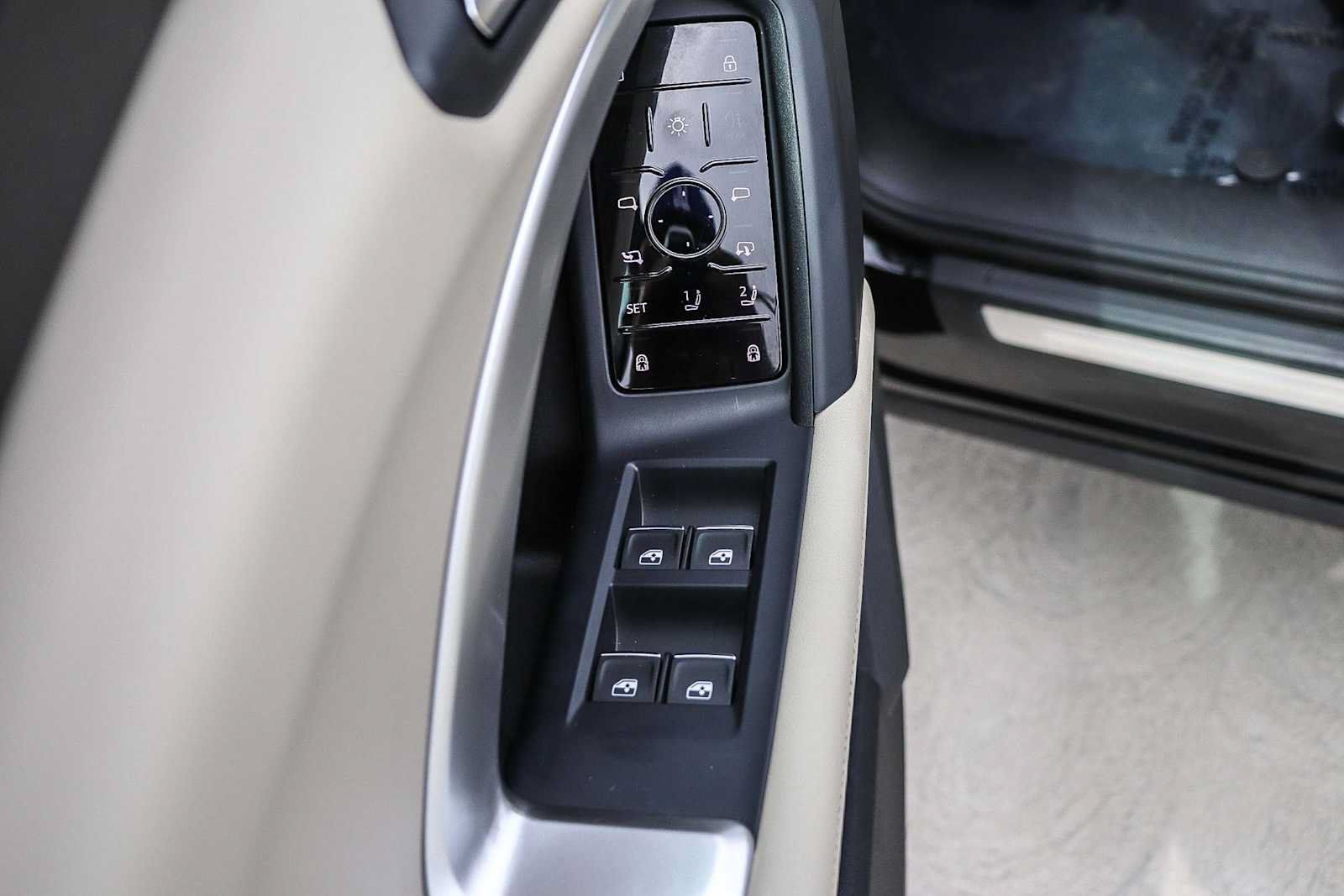 Used 2025 Audi Q5 Premium w/ Convenience Package AWD/4WD image 26