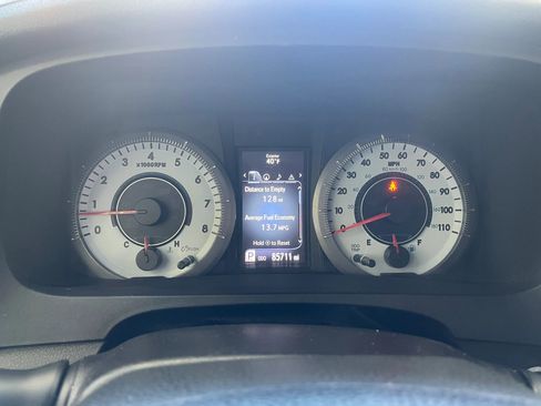 Used 2015 Toyota Sienna SE Premium image 12