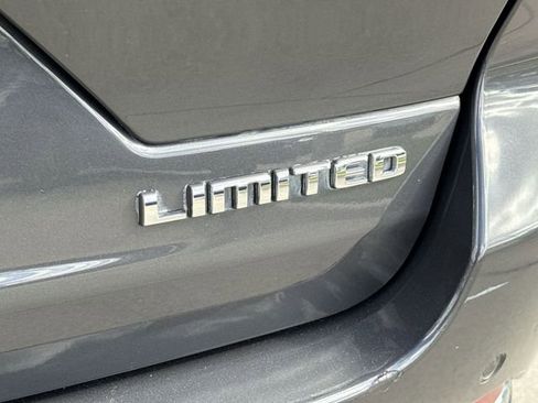Used 2022 Jeep Grand Cherokee Limited w/ Luxury Tech Group II AWD/4WD image 14