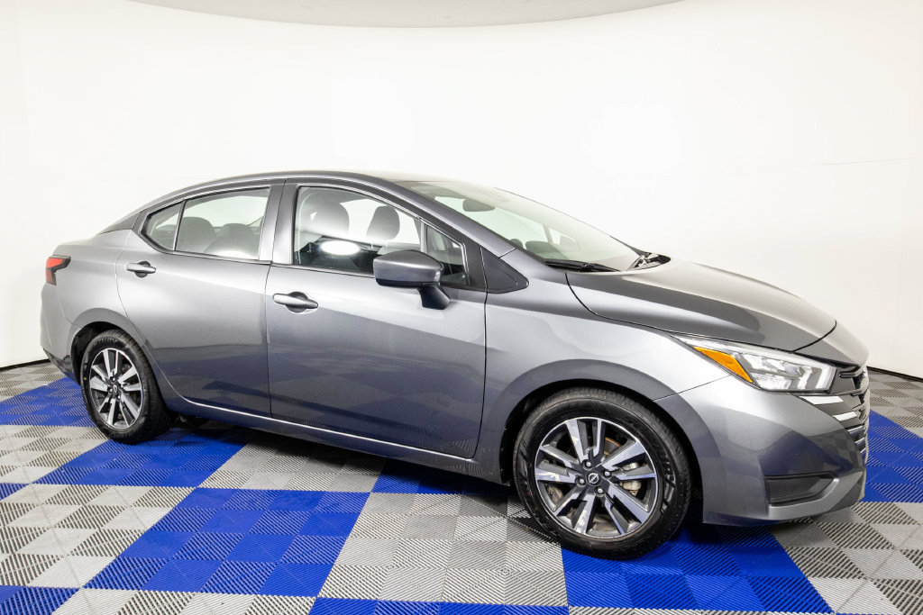 Used 2025 Nissan Versa SV FWD image 4