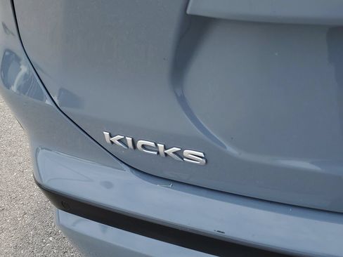 Used 2023 Nissan Kicks SR w/ SR Premium Package FWD image 7