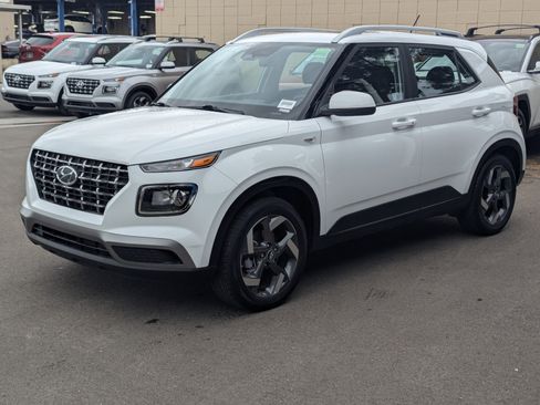 Certified 2025 Hyundai Venue SEL image 5