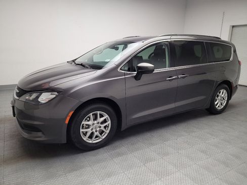 Used 2021 Chrysler Voyager Lxi FWD image 2