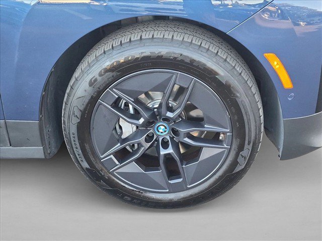 Certified 2024 BMW iX xDrive50 w/ Premium Package AWD/4WD image 24