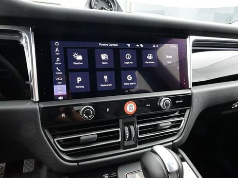 Certified 2025 Porsche Macan AWD/4WD image 10