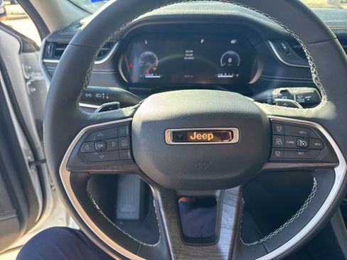 Used 2024 Jeep Grand Cherokee L Limited w/ Black Appearance Package image 10