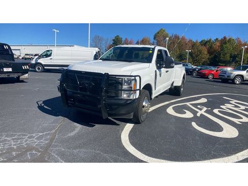Used 2023 Ford F350 XL image 3