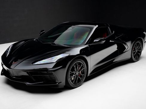 Used 2025 Chevrolet Corvette Stingray Convertible w/ 1LT image 5