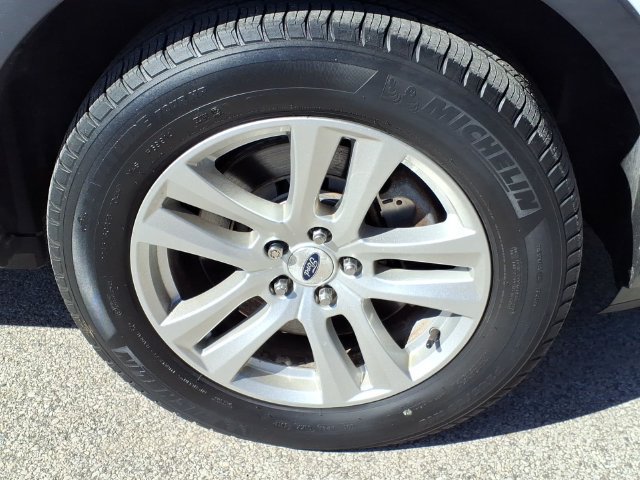 Used 2019 Ford Explorer XLT w/ Equipment Group 202A AWD/4WD image 11