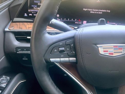 Used 2022 Cadillac Escalade Premium Luxury Platinum AWD/4WD image 19