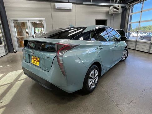 Used 2016 Toyota Prius Two FWD image 5