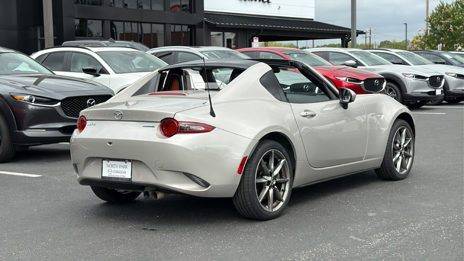 Used 2023 MAZDA MX-5 Miata Grand Touring RWD image 11