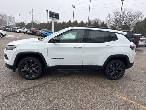 New 2026 Jeep Compass Latitude image 4
