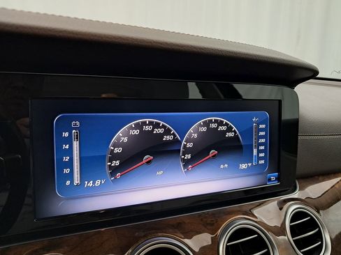 Used 2018 Mercedes-Benz E 300 4MATIC image 25