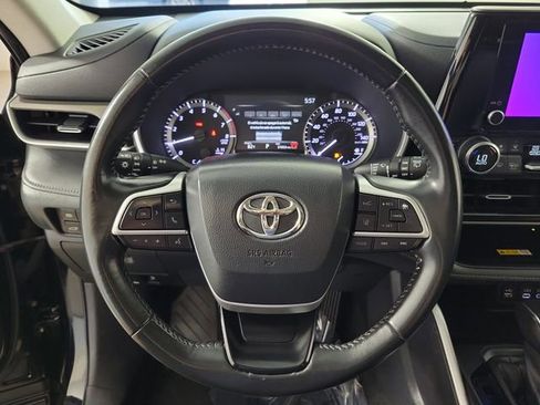 Used 2024 Toyota Highlander XLE FWD image 27