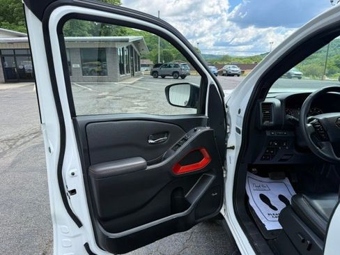 Used 2023 Nissan Frontier PRO-4X w/ Pro-4X Premium Package AWD/4WD image 10