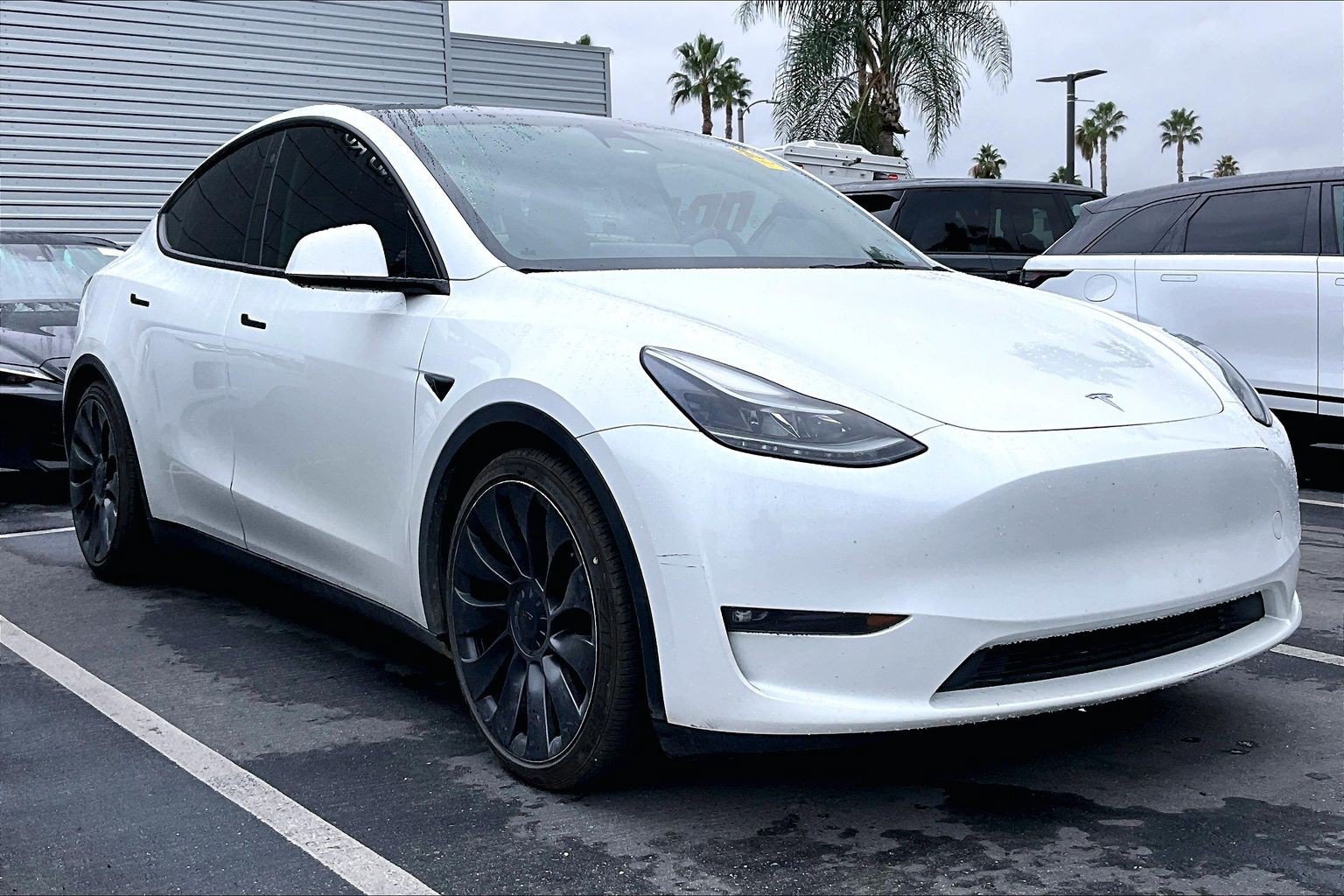 Used 2023 Tesla Model Y Performance AWD/4WD image 2
