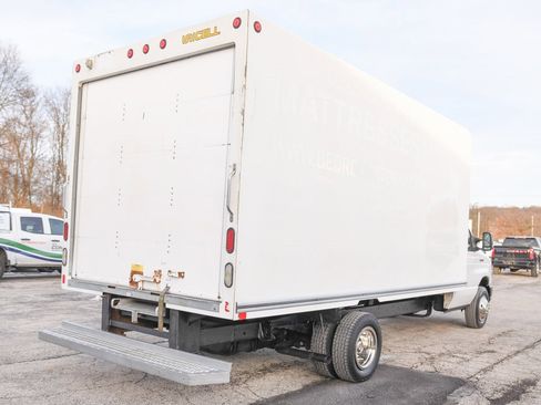 Used 2017 Ford E-450 and Econoline 450 Super Duty image 10