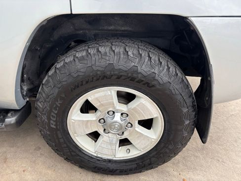 Used 2005 Toyota 4Runner Limited image 9