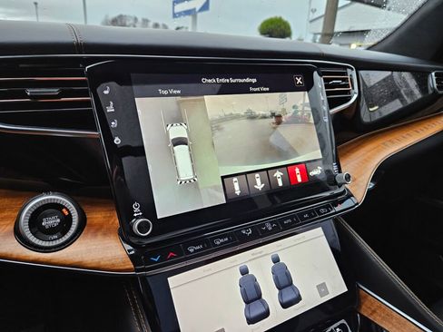 Used 2024 Jeep Grand Wagoneer L Series III image 31