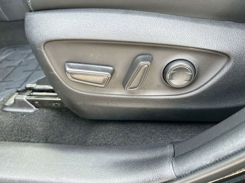 Used 2021 Toyota RAV4 XLE Premium image 12