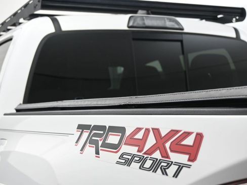 Used 2018 Toyota Tacoma TRD Sport image 12