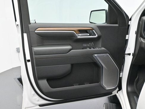 Used 2024 Chevrolet Silverado 1500 High Country w/ High Country Premium Package AWD/4WD image 10