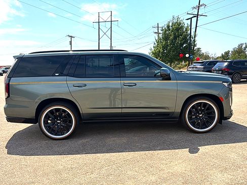 Used 2023 Cadillac Escalade Sport Platinum AWD/4WD image 4