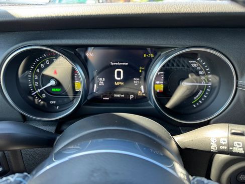 Used 2021 Jeep Wrangler Unlimited Sahara w/ Cold Weather Group AWD/4WD image 19