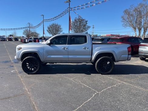 Used 2017 Toyota Tacoma TRD Sport w/ Tow Package (A/T) image 33