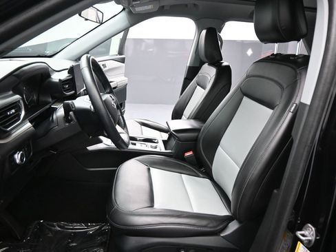 Certified 2023 Ford Explorer XLT w/ Equipment Group 202A image 10