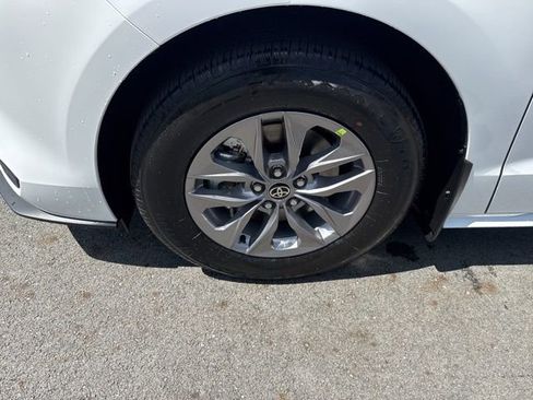 New 2026 Toyota Sienna LE image 10