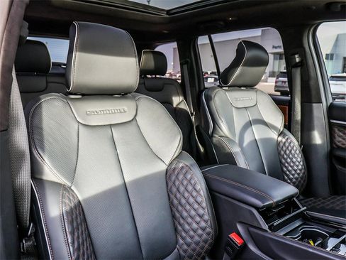 Used 2025 Jeep Grand Cherokee Summit image 16