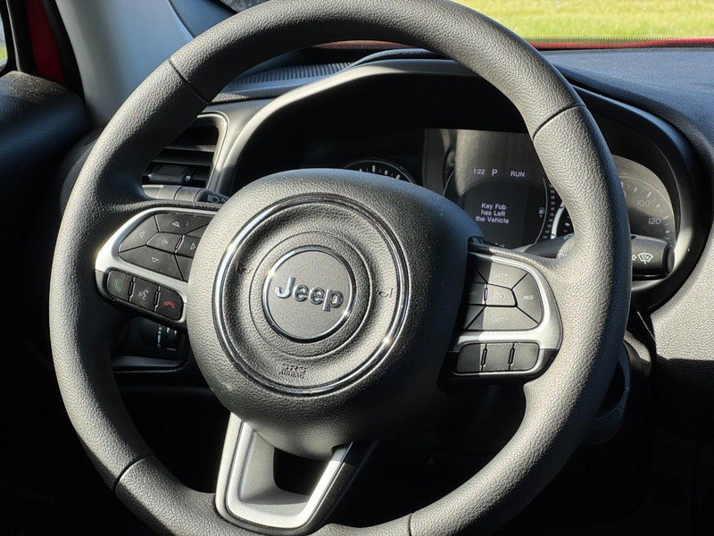 Used 2023 Jeep Renegade Latitude AWD/4WD image 12