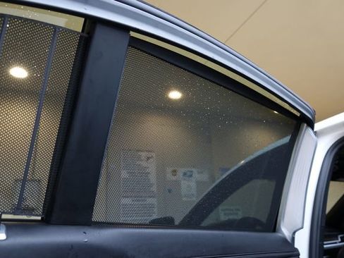 Used 2021 BMW 740i w/ M Sport Package image 41