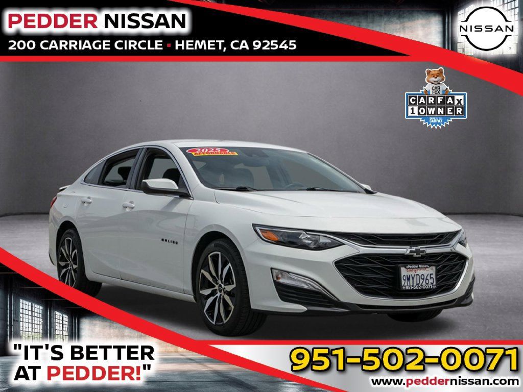 Used 2025 Chevrolet Malibu RS FWD image 1