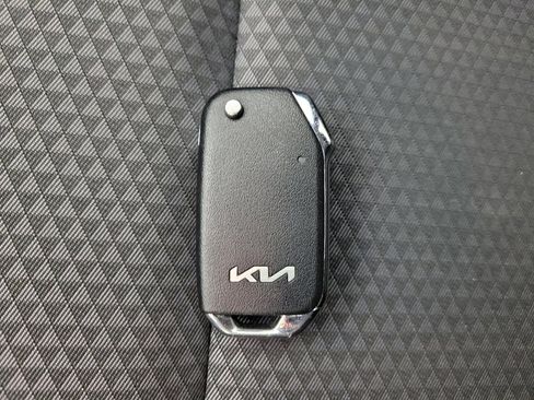 Used 2022 Kia Soul LX image 32
