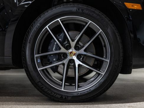 Certified 2026 Porsche Macan AWD/4WD image 19