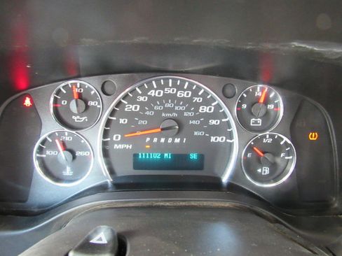 Used 2018 Chevrolet Express 2500 w/ Driver Convenience Package RWD image 30