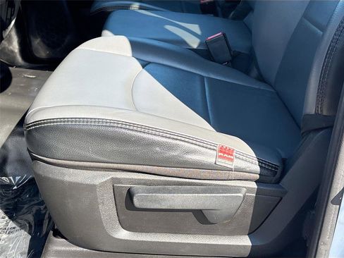 Used 2024 RAM 2500 Tradesman w/ Chrome Appearance Group image 19