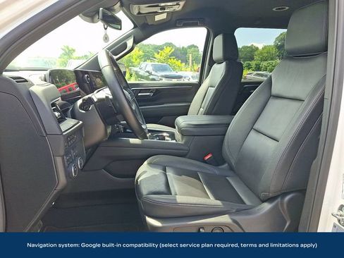 Used 2025 Chevrolet Suburban Z71 AWD/4WD image 2