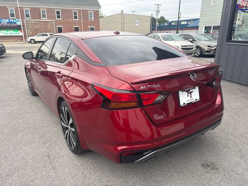 Used 2019 Nissan Altima 2.5 SR FWD image 3