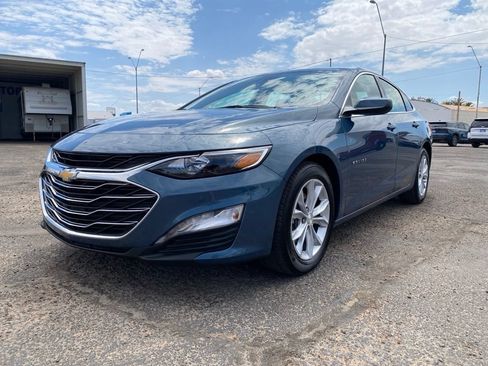 Used 2025 Chevrolet Malibu LT FWD image 2