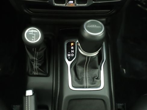 Used 2020 Jeep Gladiator Overland w/ Popular Equipment Package image 21