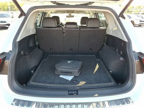 Certified 2022 Volkswagen Tiguan SE image 32