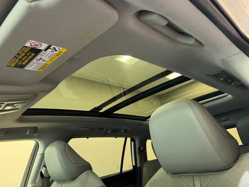 Certified 2020 Toyota Highlander Limited Platinum image 17