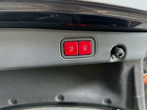 Used 2018 Mercedes-Benz E 300 image 29