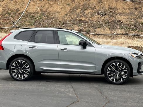 New 2026 Volvo XC60 T8 Ultra w/ Climate Package image 4